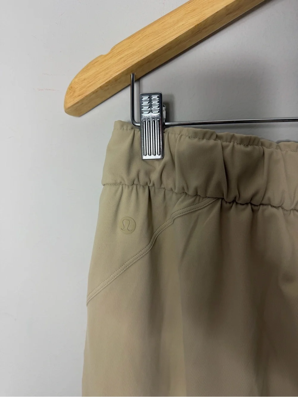 Lululemon Womens Keep Moving Pants 7/8 Trench Tan Size 8 *489